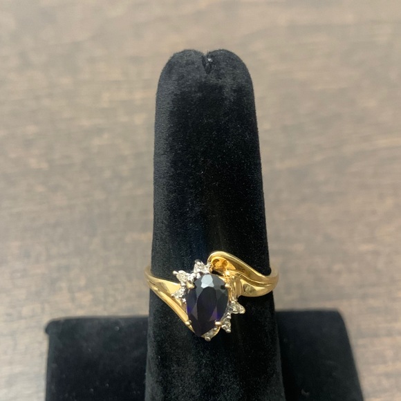10K Yellow Gold Sapphire & Diamond Ring